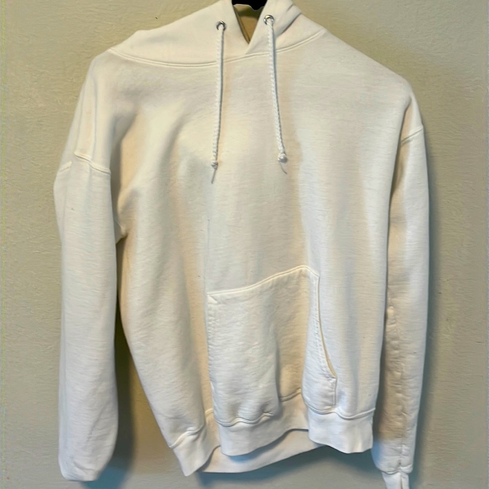 White sweat shirt